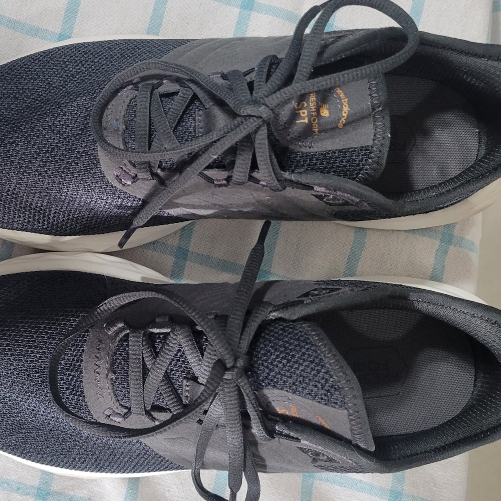 Womens black new balance fresh foam sneakers size 9.5